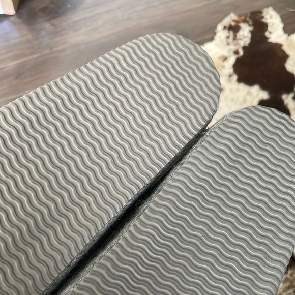 Mango Man gray flannel slippers - Picture 2 of 5